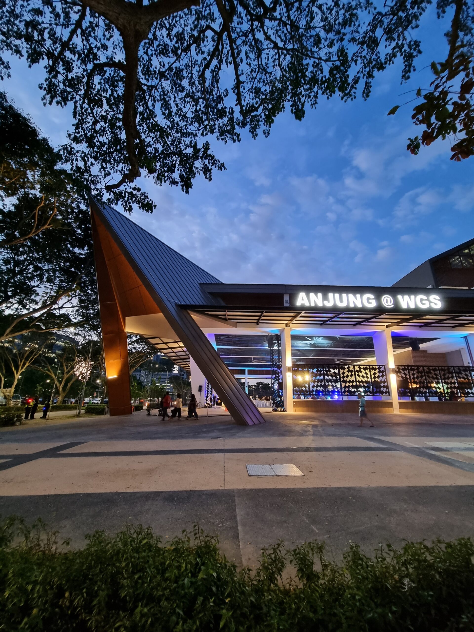 ANGUNG AT WISMA GEYLANG SERAI